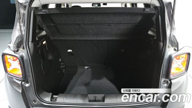 Jeep Renegade 2.4 Longitude 2021 — фото 38