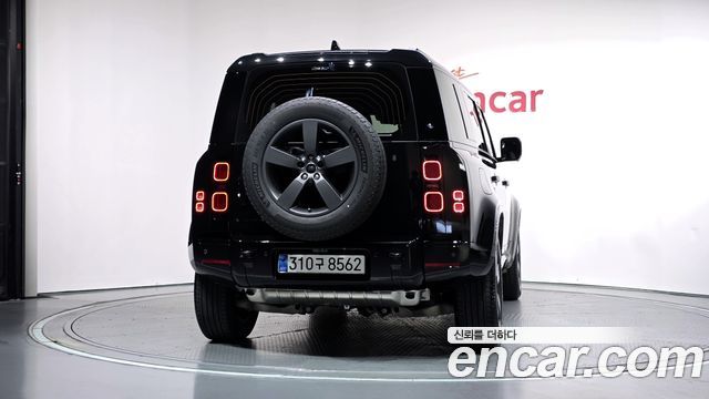 Land Rover Defender (L663) 110 P300 X-Dynamic SE 2025 — фото 4
