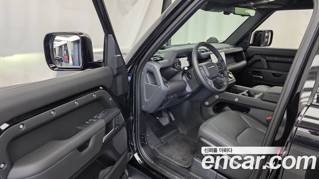 Land Rover Defender (L663) 110 P300 X-Dynamic SE 2025 — фото 10