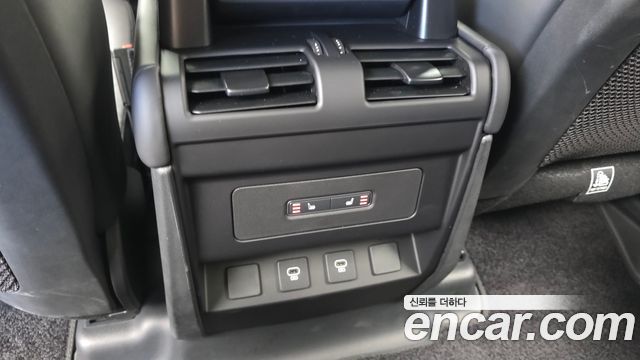 Land Rover Defender (L663) 110 P300 X-Dynamic SE 2025 — фото 18