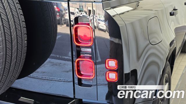 Land Rover Defender (L663) 110 P300 X-Dynamic SE 2025 — фото 23