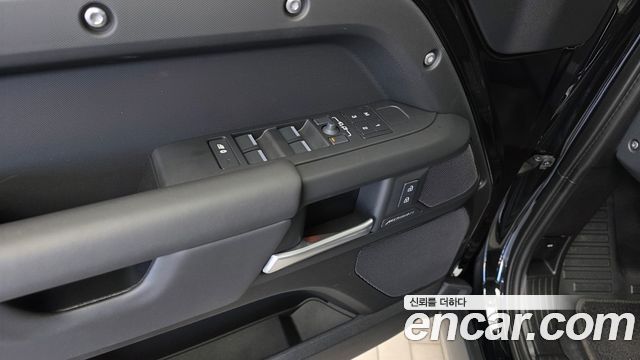 Land Rover Defender (L663) 110 P300 X-Dynamic SE 2025 — фото 28