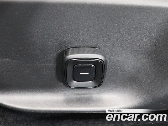 Volvo EX30 Ultra 2025 — фото 16