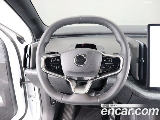 Volvo EX30 Ultra 2025 — фото 19