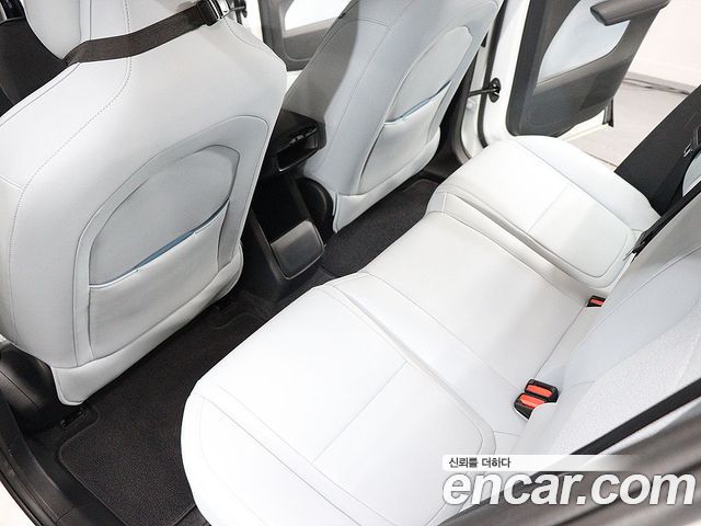 Volvo EX30 Ultra 2025 — фото 20