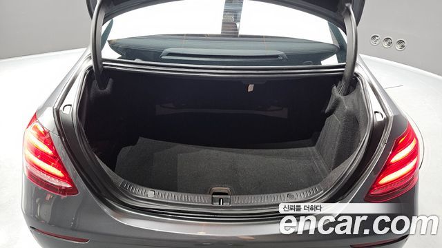 Mercedes-Benz E-Class (W213) E200 Avantgarde 2017 — фото 20