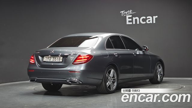 Mercedes-Benz E-Class (W213) E220d Avantgarde 2017 — фото 2