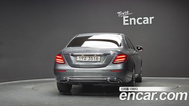 Mercedes-Benz E-Class (W213) E220d Avantgarde 2017 — фото 4