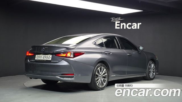 Lexus ES300h (VII) Luxury 2019 — фото 2