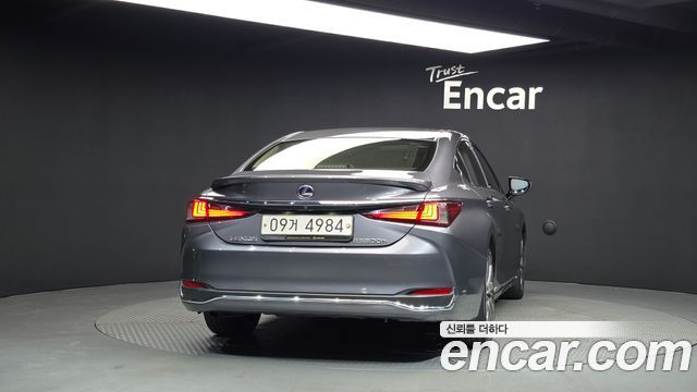Lexus ES300h (VII) Luxury 2019 — фото 4