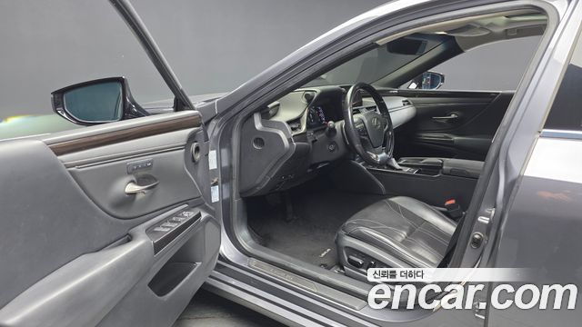Lexus ES300h (VII) Luxury 2019 — фото 10