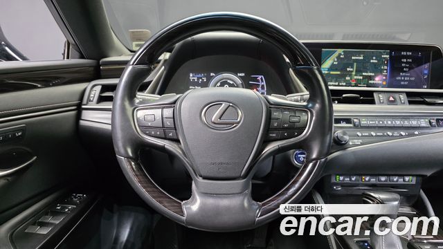 Lexus ES300h (VII) Luxury 2019 — фото 13