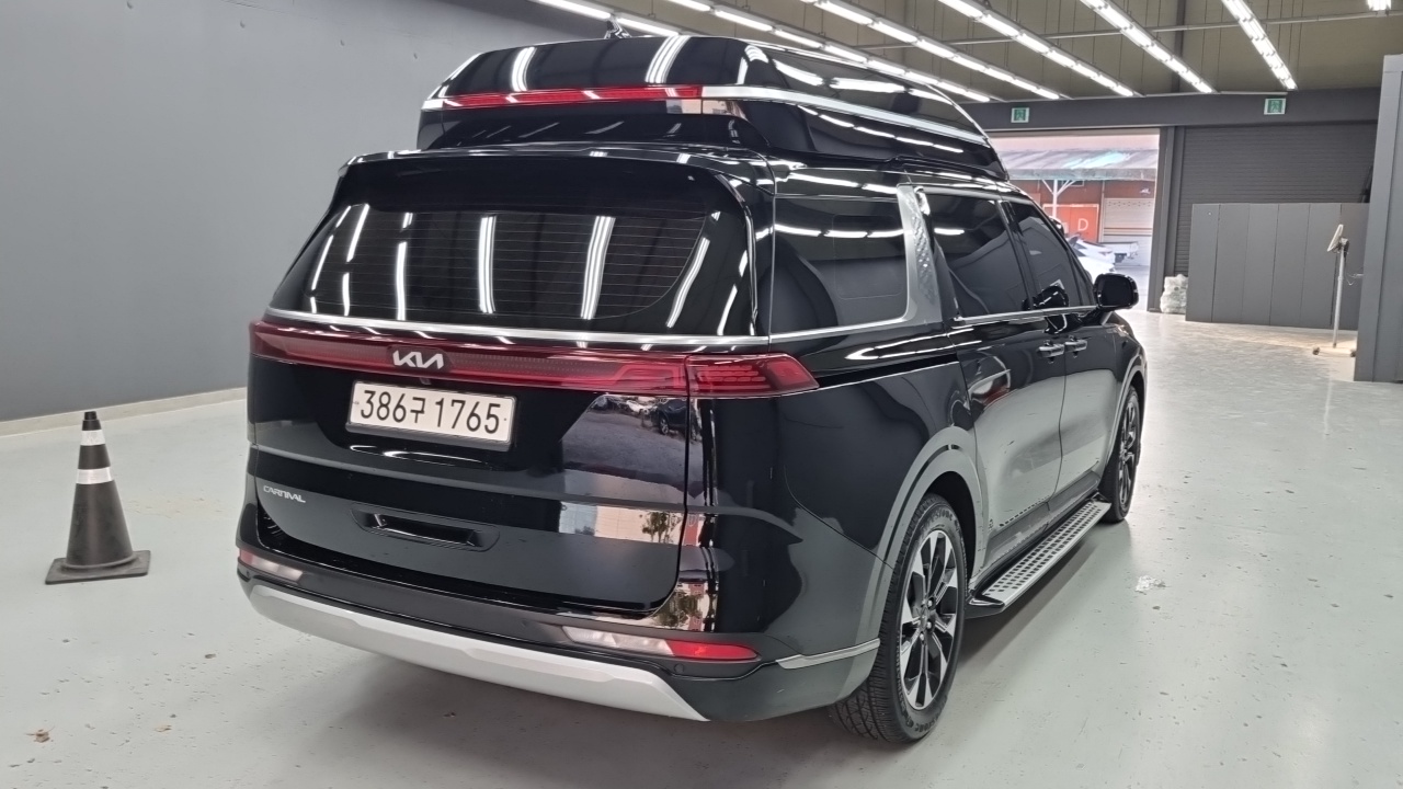 Kia Carnival (IV) Diesel 9-Seater Hi-Limousine Signature 2023 — фото 2