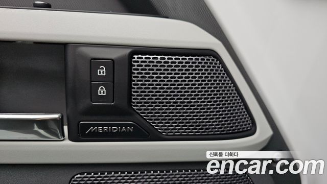 Land Rover Defender (L663) 110 D240 SE 2020 — фото 18