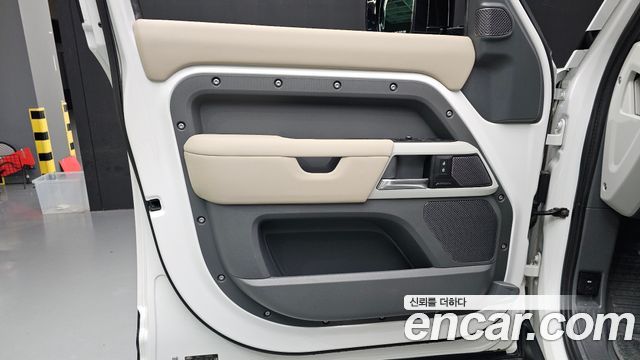 Land Rover Defender (L663) 110 D240 SE 2020 — фото 30