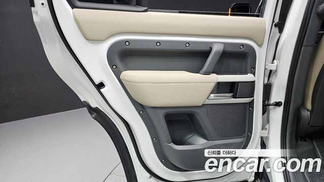 Land Rover Defender (L663) 110 D240 SE 2020 — фото 31