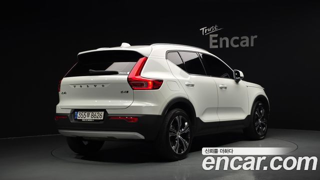Volvo XC40 B4 Inscription 2022 — фото 2