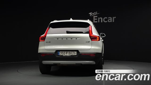 Volvo XC40 B4 Inscription 2022 — фото 4