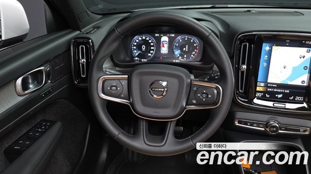 Volvo XC40 B4 Inscription 2022 — фото 13