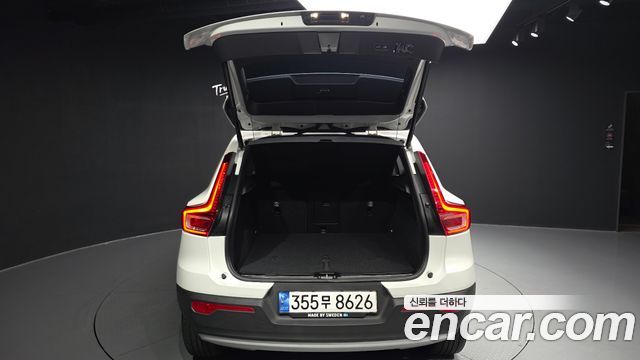 Volvo XC40 B4 Inscription 2022 — фото 20