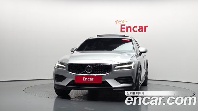 Volvo V60 Cross Country (II) B5 Pro AWD 2021 — фото 3