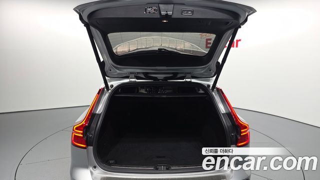 Volvo V60 Cross Country (II) B5 Pro AWD 2021 — фото 20