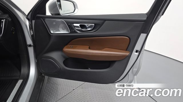 Volvo V60 Cross Country (II) B5 Pro AWD 2021 — фото 24
