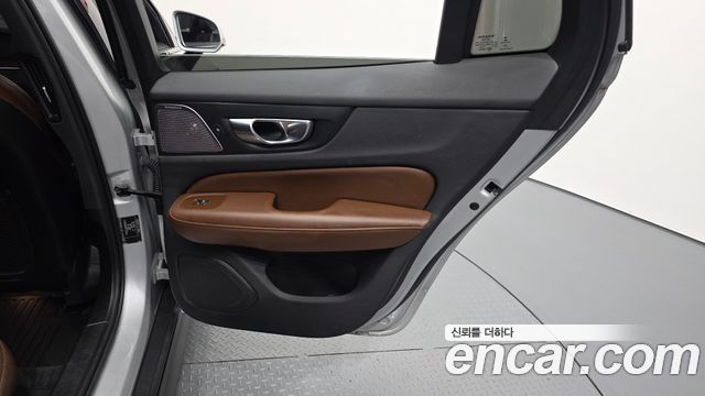 Volvo V60 Cross Country (II) B5 Pro AWD 2021 — фото 25