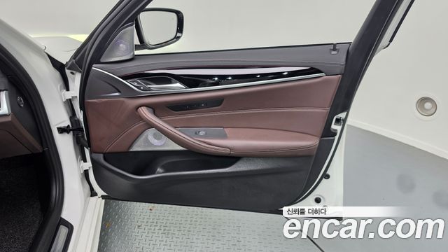 BMW 5 Series (G30) 530i xDrive M Sport Package 2022 — фото 24
