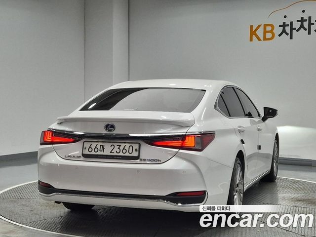 Lexus ES300h (VII) Executive 2019 — фото 2