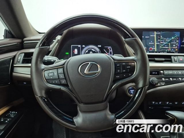 Lexus ES300h (VII) Executive 2019 — фото 8