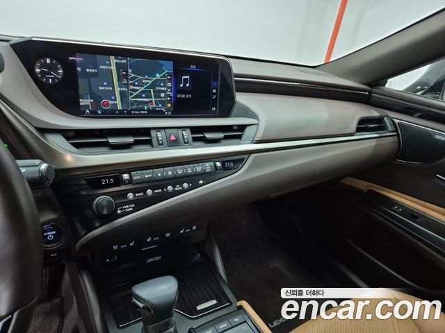 Lexus ES300h (VII) Executive 2019 — фото 9