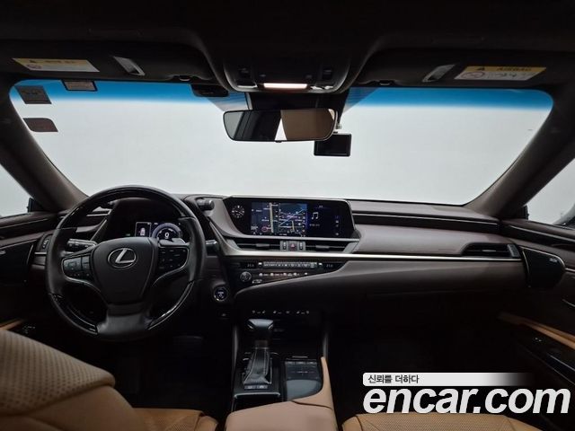 Lexus ES300h (VII) Executive 2019 — фото 16