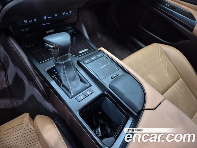 Lexus ES300h (VII) Executive 2019 — фото 17