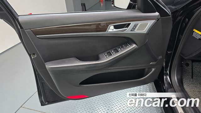 Genesis G80 3.3 GDI AWD Premium Luxury 2017 — фото 24