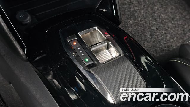 Peugeot e-2008 (II) EV GT 2023 — фото 9