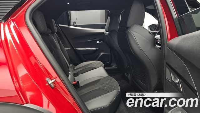 Peugeot e-2008 (II) EV GT 2023 — фото 11