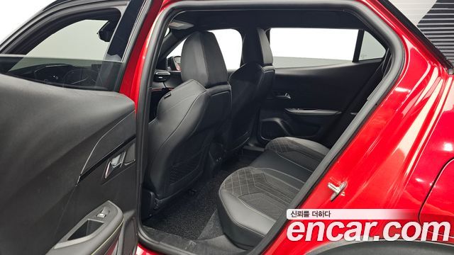 Peugeot e-2008 (II) EV GT 2023 — фото 12