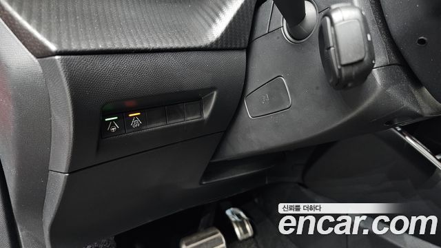 Peugeot e-2008 (II) EV GT 2023 — фото 16