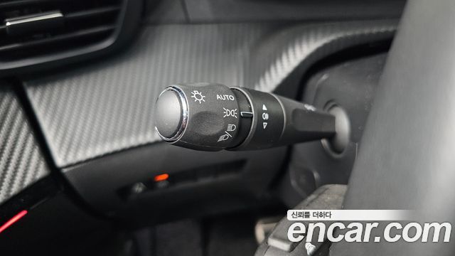 Peugeot e-2008 (II) EV GT 2023 — фото 17