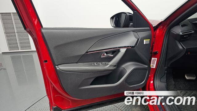 Peugeot e-2008 (II) EV GT 2023 — фото 24