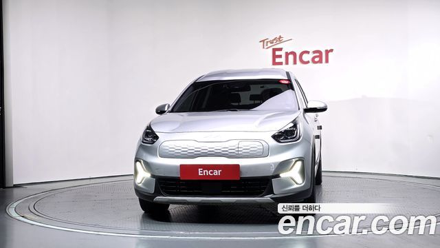 Kia Niro Plus Air 2023 — фото 3