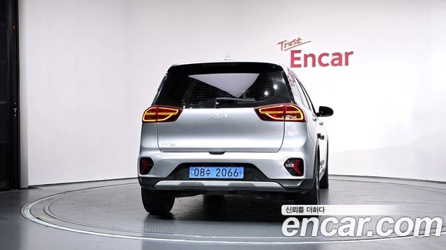 Kia Niro Plus Air 2023 — фото 4
