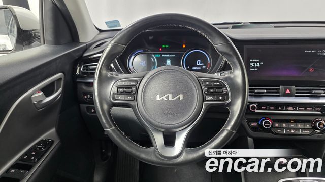 Kia Niro Plus Air 2023 — фото 12