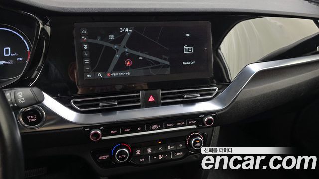 Kia Niro Plus Air 2023 — фото 13