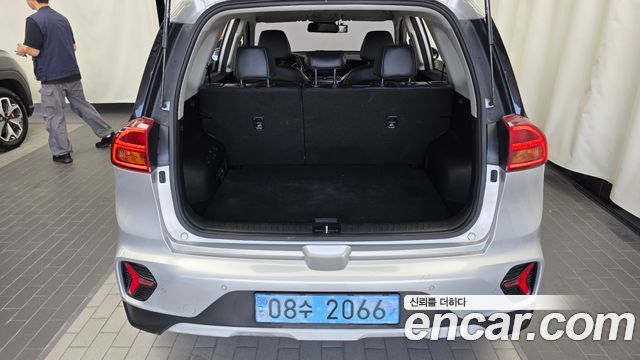 Kia Niro Plus Air 2023 — фото 20