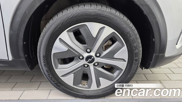 Kia Niro Plus Air 2023 — фото 21