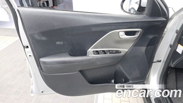 Kia Niro Plus Air 2023 — фото 24
