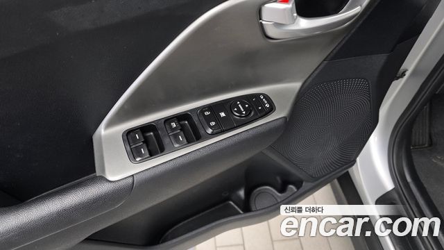 Kia Niro Plus Air 2023 — фото 28