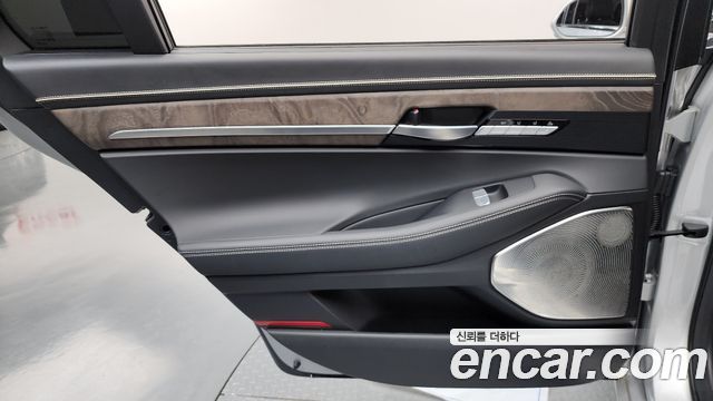 Genesis G90 5.0 AWD Prestige 2019 — фото 30